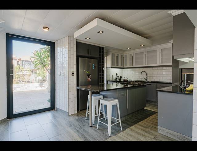 2 BEDROOM TOWNHOUSE FOR SALE IN BASSONIA